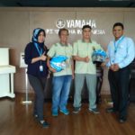Kopkar Yamaha dan JTrust Bank Bagi-bagi Helm Gratis Untuk Mudik